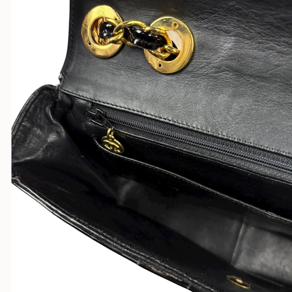 Chanel Vintage Jumbo Patent Shoulder Bag - Picture 9 of 12